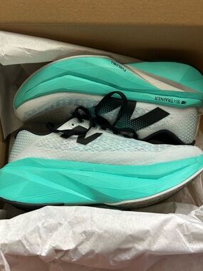 New Balance FuelCell SuperComp Trainer v3 Size 7.5 Jade White $220